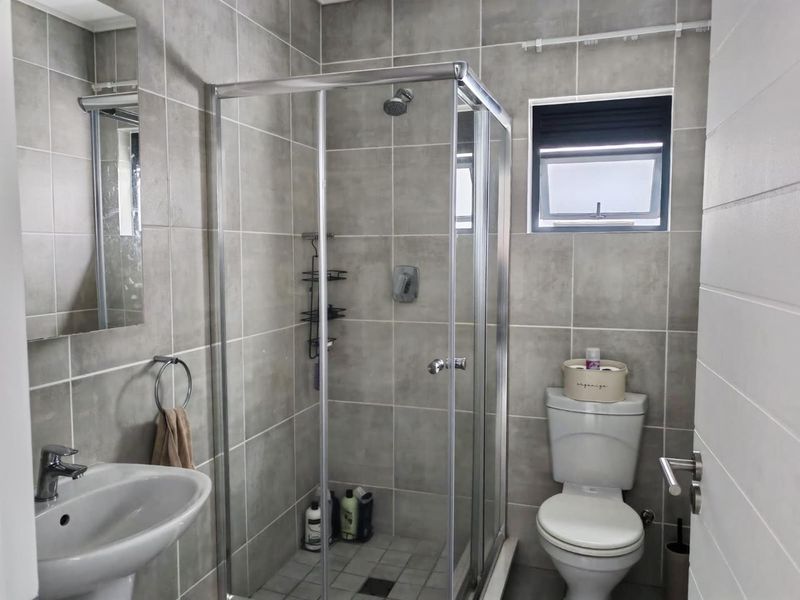 Stylish Modern Apartment For Sale! - Photo 6