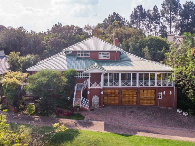 A Grand Canvas of Space & Light – Waiting for a Family to Call It Home - Photo 2