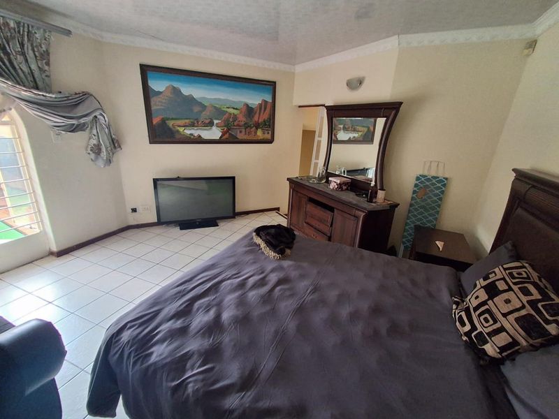 FAMILY HOME IN SECURED AREA IN BASSONIA - Photo 10