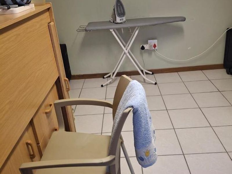 Neat 2-Bedroom Home with Separate Cottage and Double Garage - Photo 10