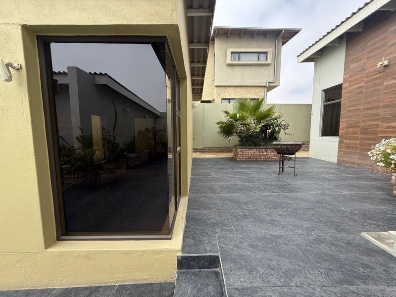 FOR SALE- 3 BEDROOM HOUSE IN OCEAN VIEW SWAKOPMUND, NAMIBIA - Photo 6