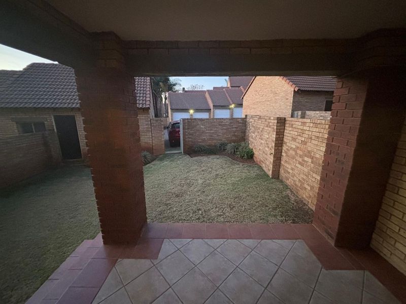 2 Bedroom ground unit in Mooikloof Ridge - Photo 1