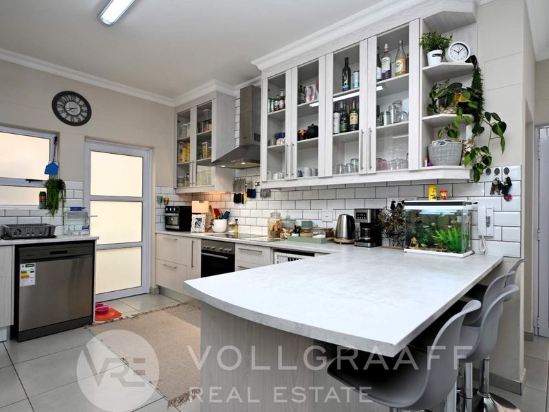 Spacious Three Bedroom Townhouse For Sale in Swakopmund Extension 39 - Photo 2