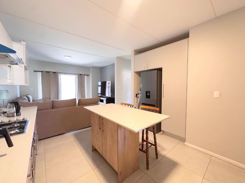 2 Bedroom Townhouse With An Enclosed Patio - Photo 4