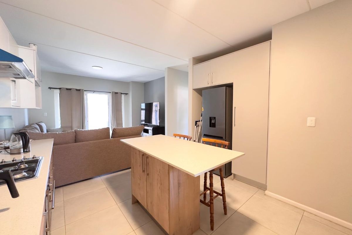 2 Bedroom Townhouse With An Enclosed Patio - Photo 4