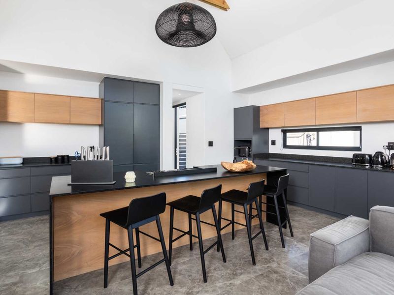 Modern living on Val de Vie Estate in a Beautifully Fully Furnished Three-Bedroom Home - Photo 5