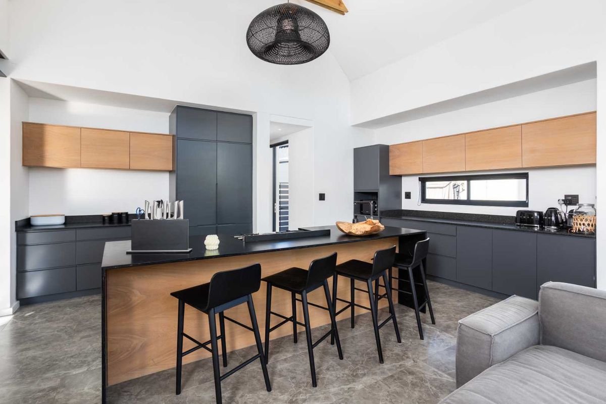 Modern living on Val de Vie Estate in a Beautifully Fully Furnished Three-Bedroom Home - Photo 5