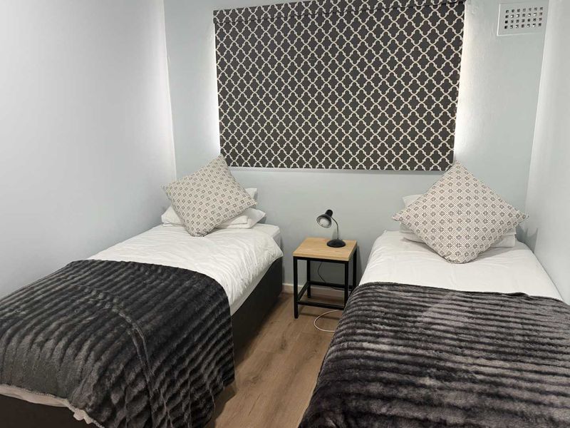 Charming fully furnished secure 2-bedroom apartment in Simons Town - Photo 9