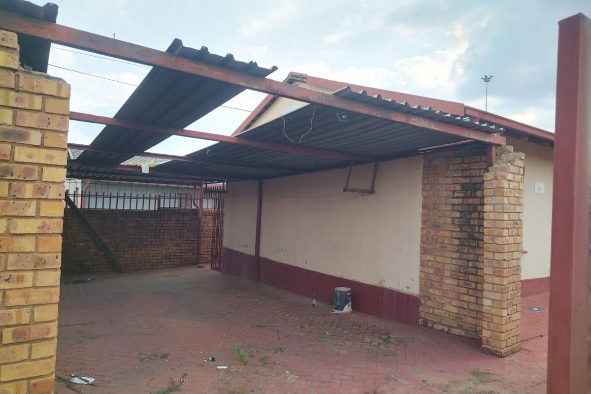 3 bedrooms house for sale in Soshanguve BB - Photo 3