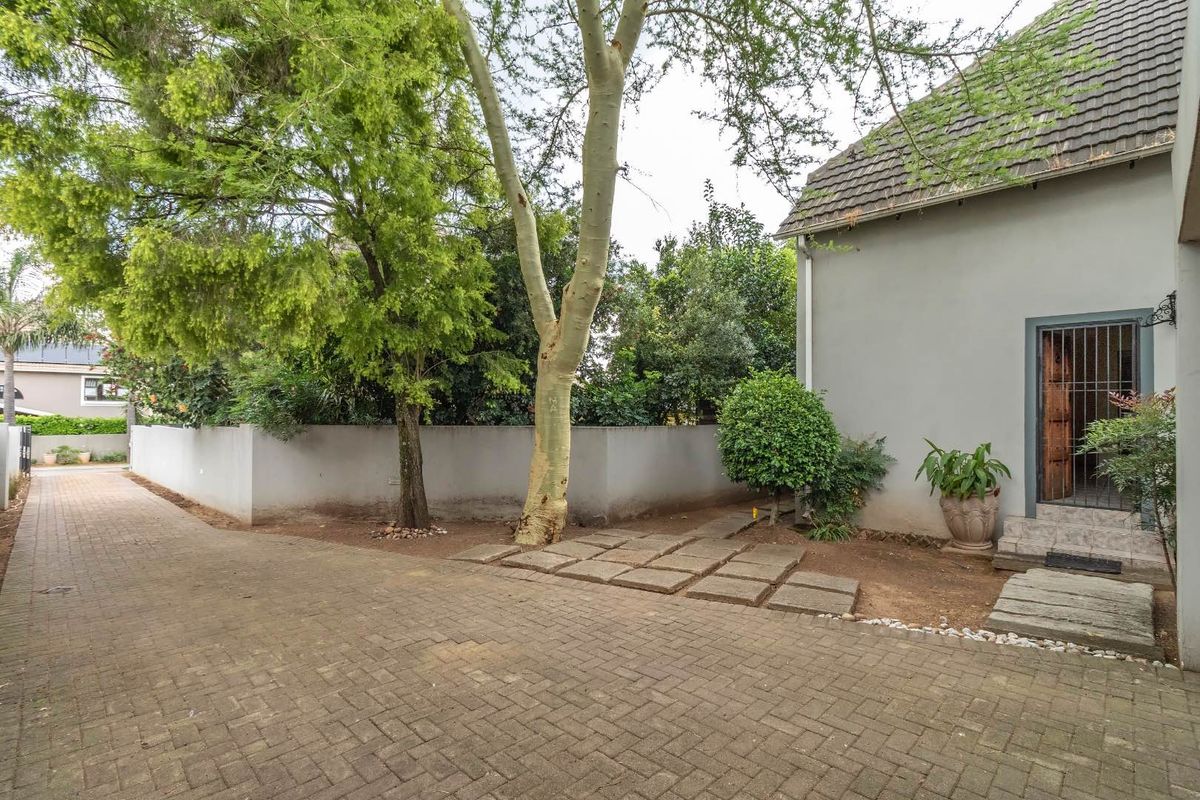 Spacious and Elegant Home in Secure Upmarket Estate - Photo 4