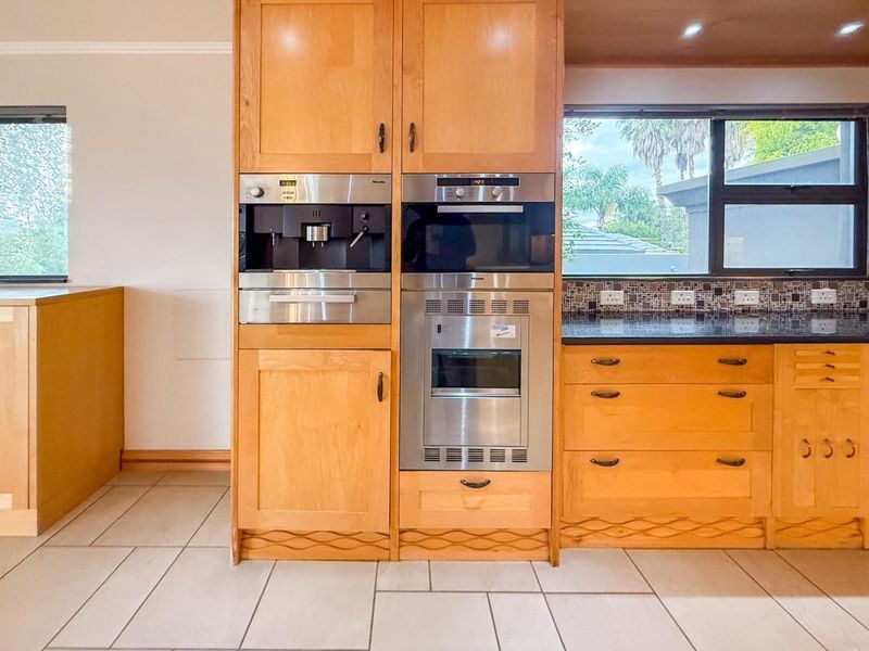 6 Bedroom , 6 Garages , For Sale , - Photo 7