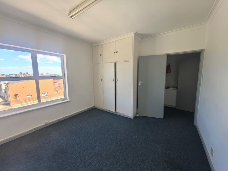 Business space to let in sort after Newton Park - Photo 8