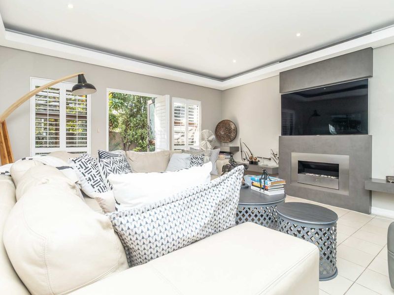 STYLISH AND  MODERN  4 BED CLUSTER HOME IN THE ICONIC CLUB TERRACE ESTATE IN LINKSFIELD - Photo 4