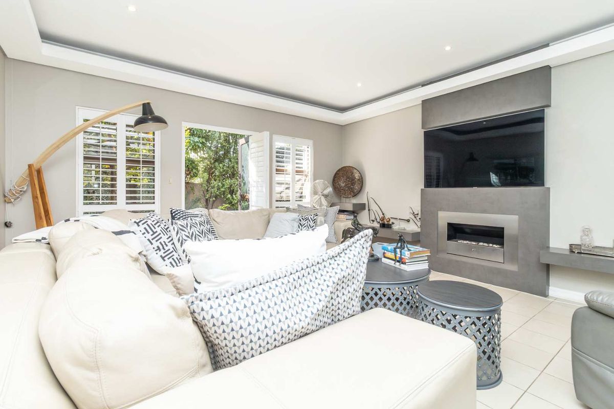 STYLISH AND  MODERN  4 BED CLUSTER HOME IN THE ICONIC CLUB TERRACE ESTATE IN LINKSFIELD - Photo 4