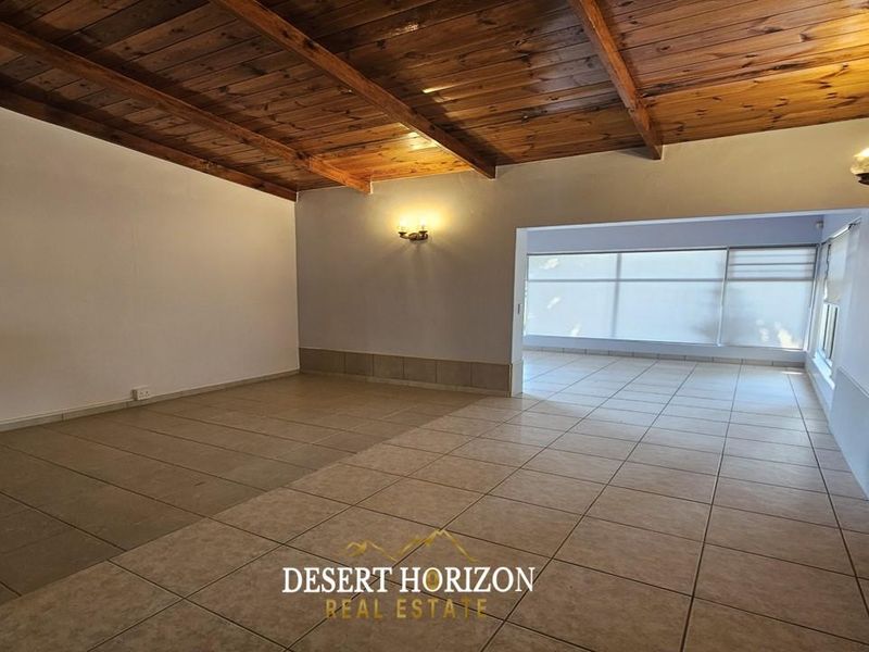 Henties , Central | 6 Bedroom House For Sale - Photo 8