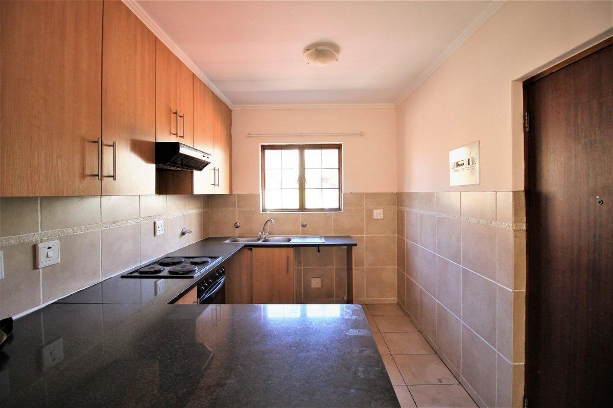 Neat 2 Bedroom, 2 Bathroom Apartment in Rivonia - Photo 3