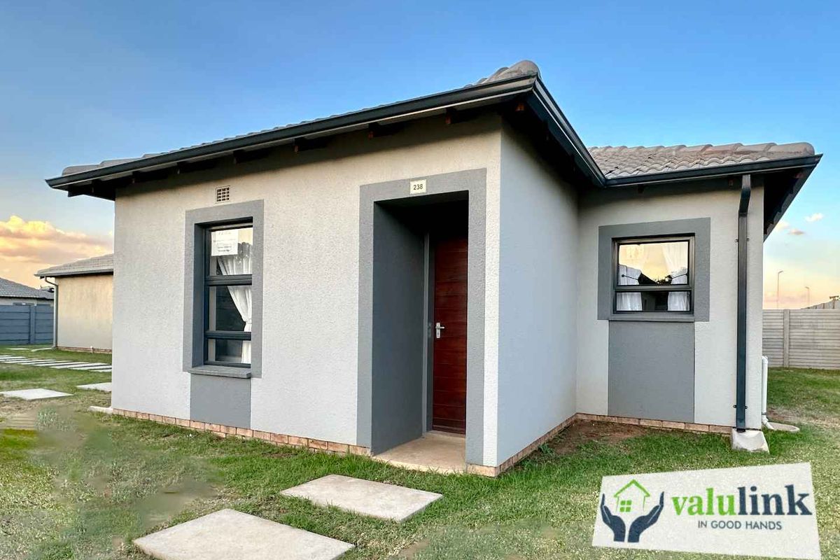 NEW MODDER R 820 600! 3 beds and 2 baths ! - Photo 5