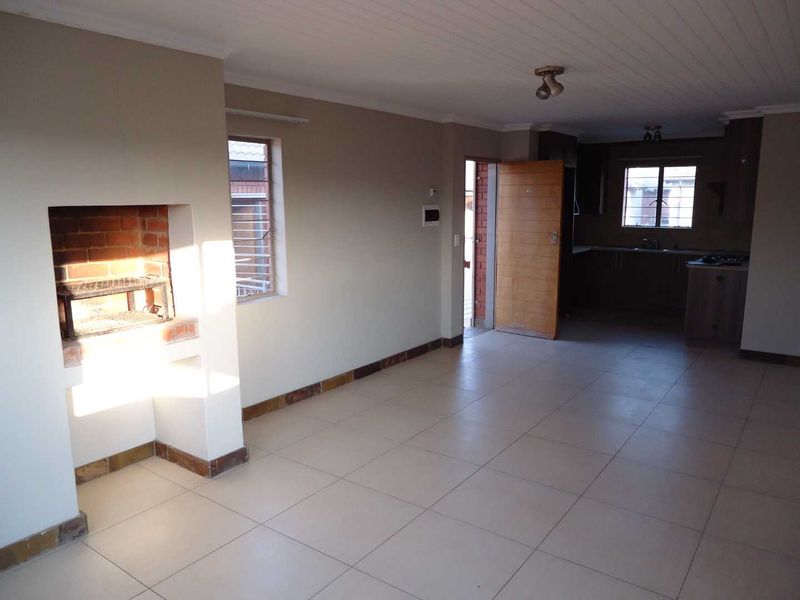 2 Bedroom Apartment To Let - Photo 2