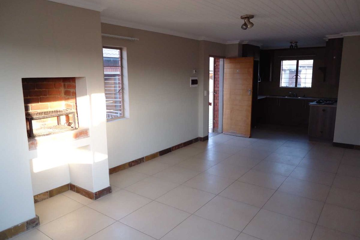 2 Bedroom Apartment To Let - Photo 2
