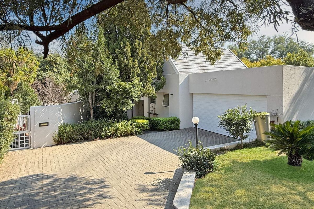Elegant Family Home in Excellent Estate - Photo 2