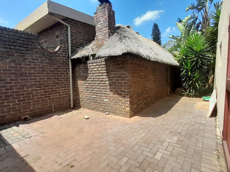 Spacious 4 bedroom house with flatlet - Photo 3