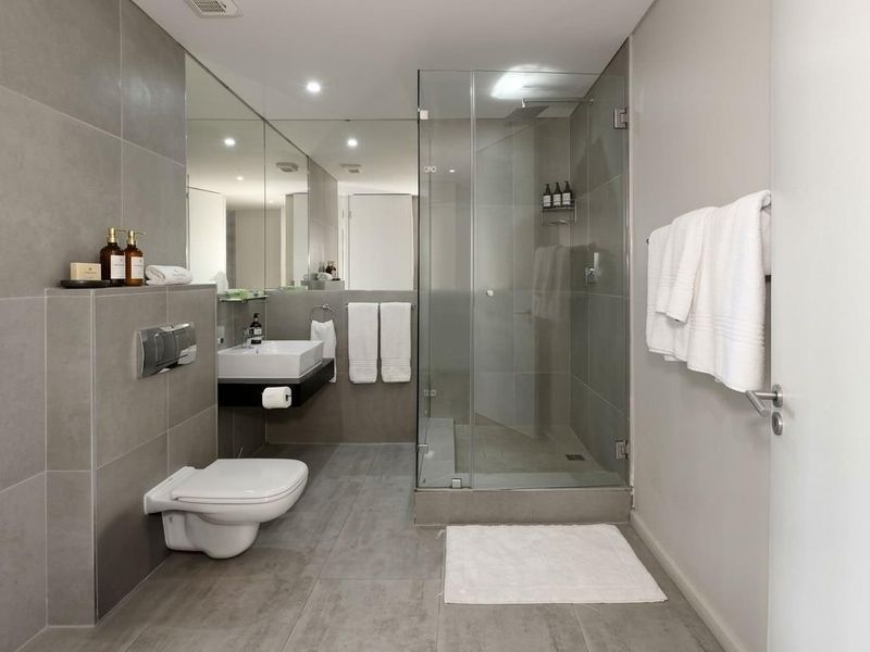 Full-Floor Beachfront Penthouse | 4 Bed | 4 Bath | Private Lift | Fully Furnished | Blouberg - Photo 10