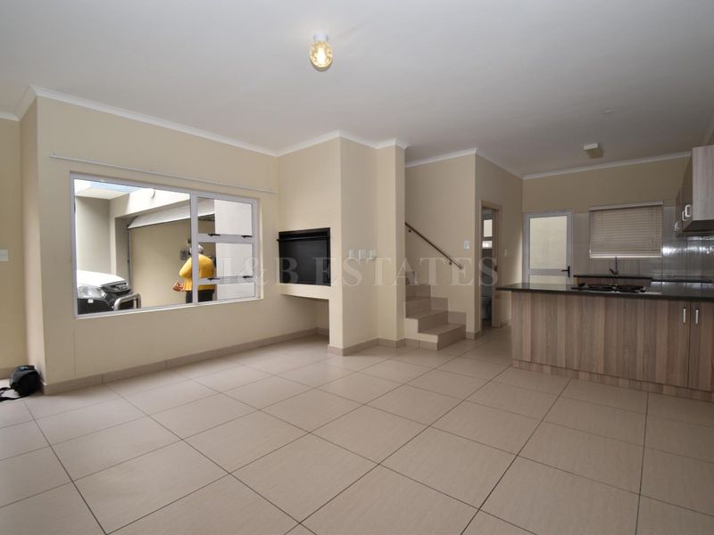 Charming duplex townhouse for sale - Photo 2