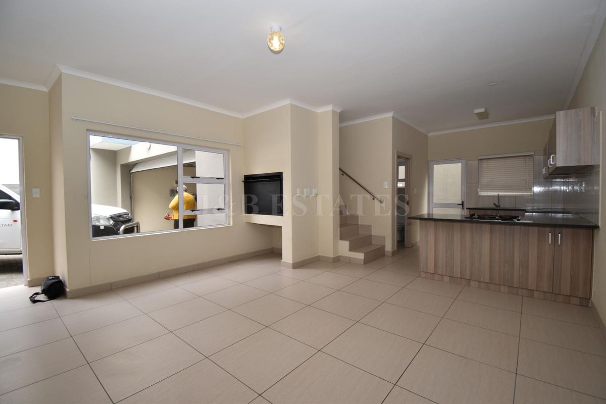 Charming duplex townhouse for sale - Photo 2