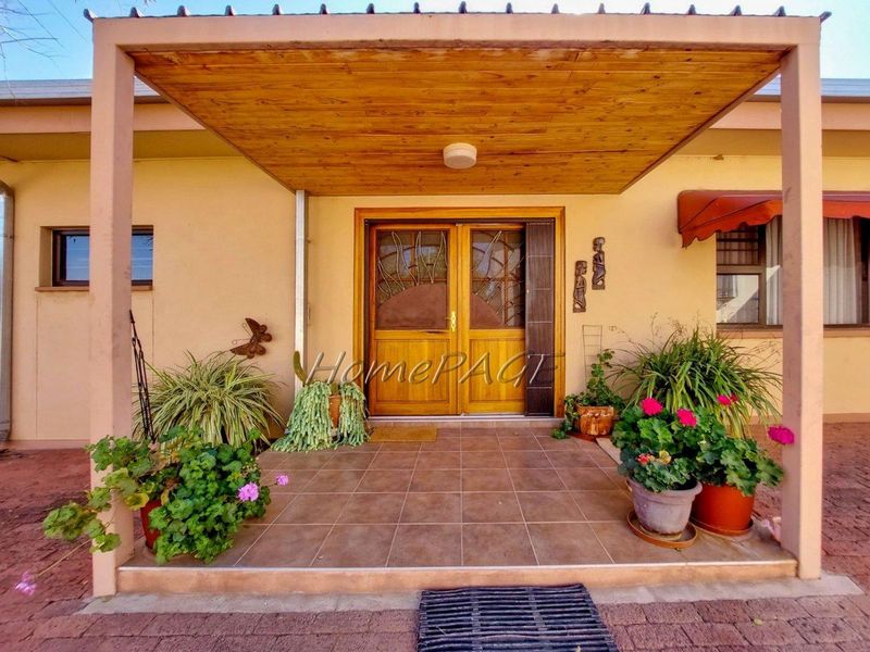 Omaruru:  Riverside Home with 2 flats is for Sale - Photo 5