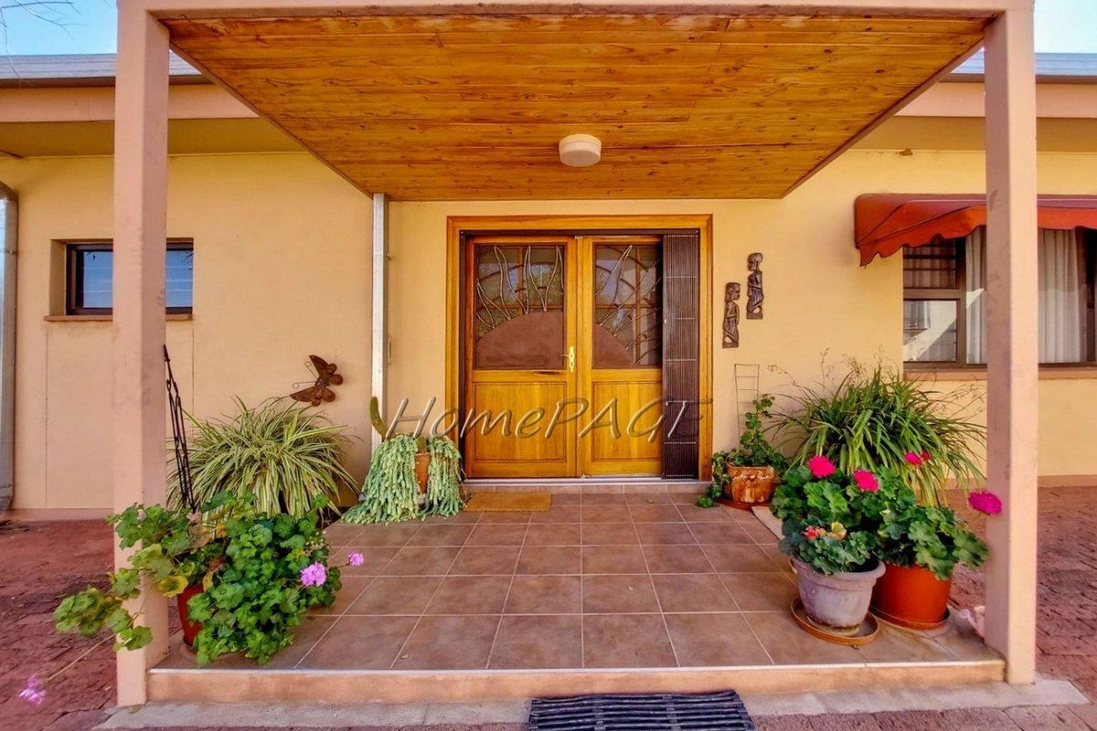Omaruru:  Riverside Home with 2 flats is for Sale - Photo 5