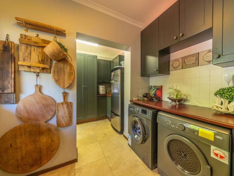 Furnished 4 Bedroom house to rent - Photo 9