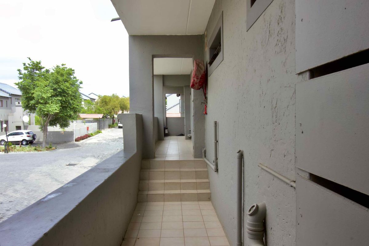 Spacious 2Bedroom 2 Bathroom apartment - Photo 5