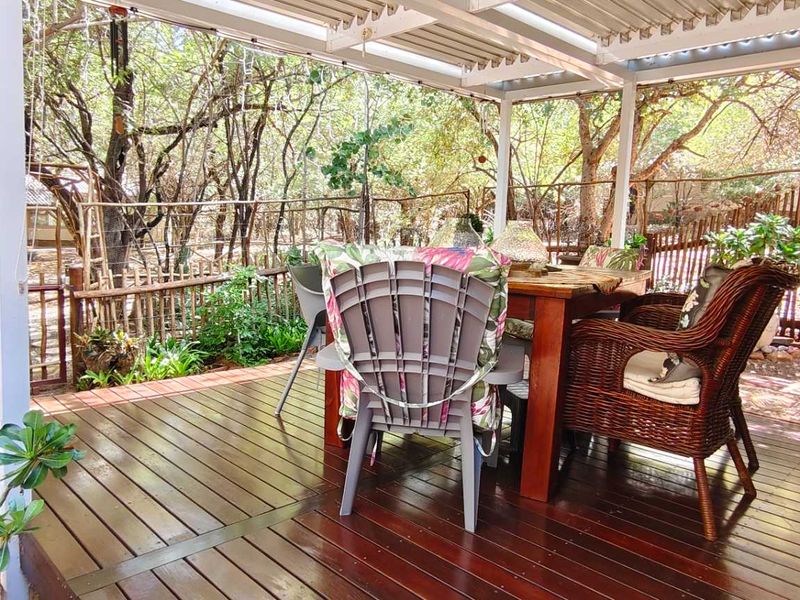 Immaculate and Stylish 2-Bedroom Property in a Secluded Cul-de-Sac - Photo 2