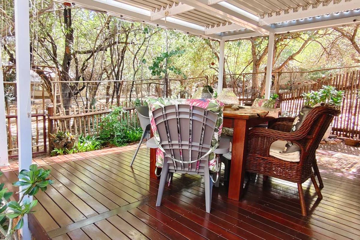 Immaculate and Stylish 2-Bedroom Property in a Secluded Cul-de-Sac - Photo 2