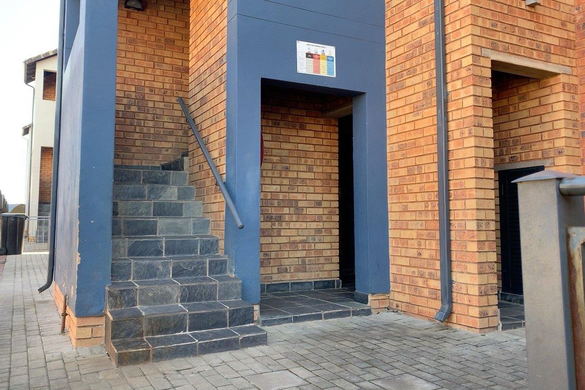 Modern 2-Bedroom Apartment for Sale in Route 82 Security Village – Alveda, Johannesburg South - Photo 2