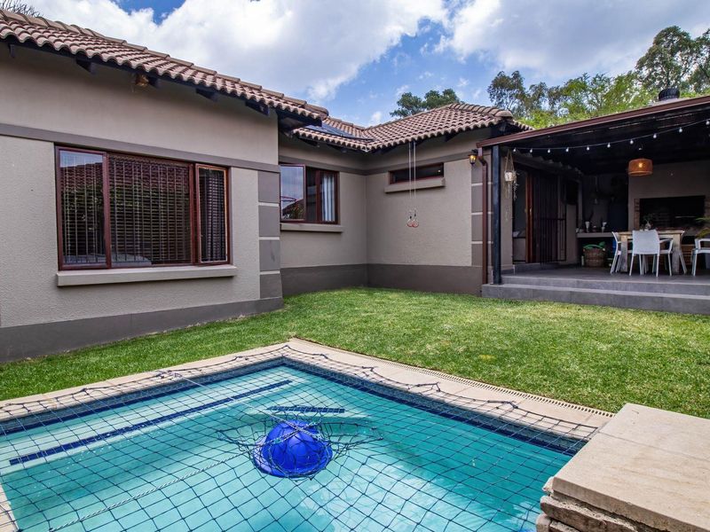 3 Bedroom, 2 Bathroom Home in Secure Complex - Photo 2