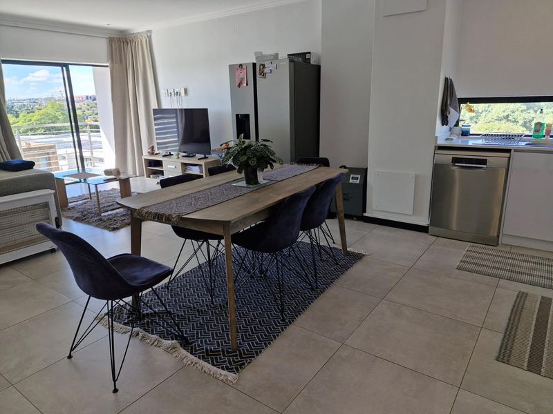 Modern 2 Bedroom 2 Bathroom apartment - Photo 2