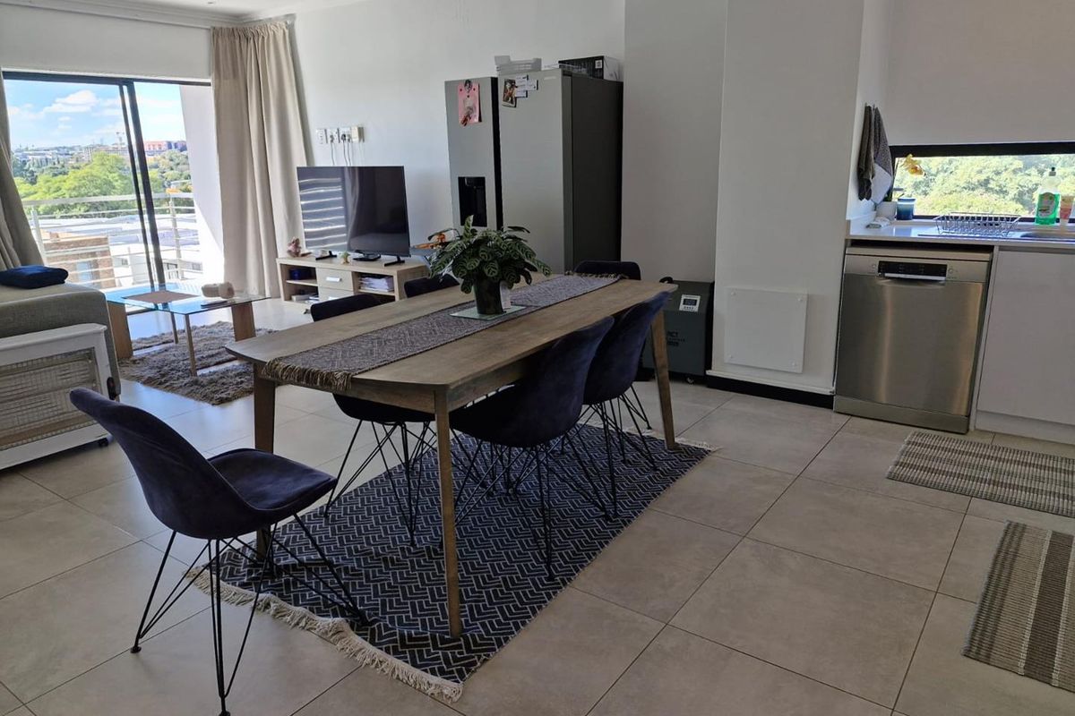 Modern 2 Bedroom 2 Bathroom apartment - Photo 2