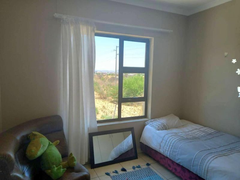 FOR SALE NEAT 2 BEDROOM IN ROCKY CREST - Photo 3