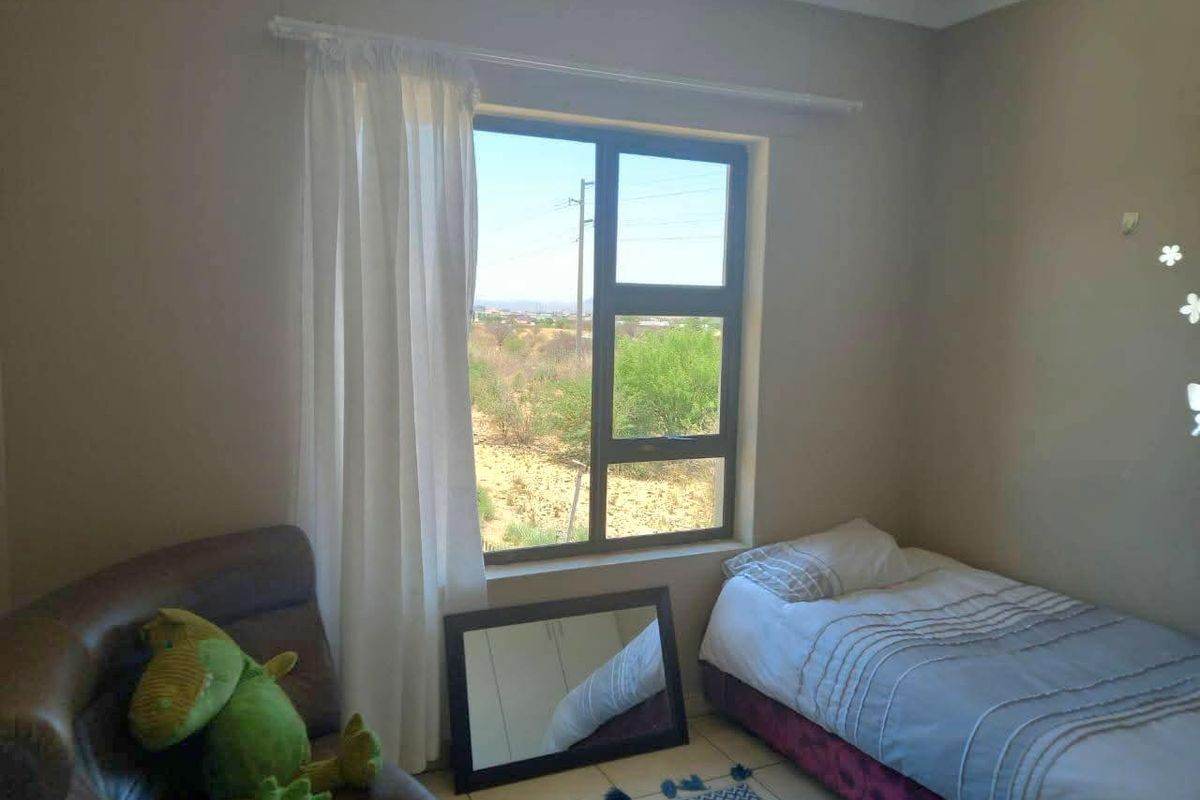 FOR SALE NEAT 2 BEDROOM IN ROCKY CREST - Photo 3