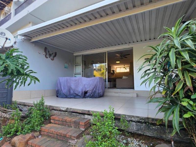 Fully Furnished 3 Bedroom Townhouse - Photo 2