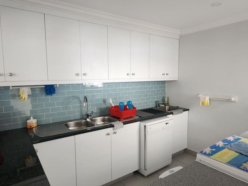 A CHEERFUL CENTRE FOR EVERYDAY FAMILY LIVING - Photo 5