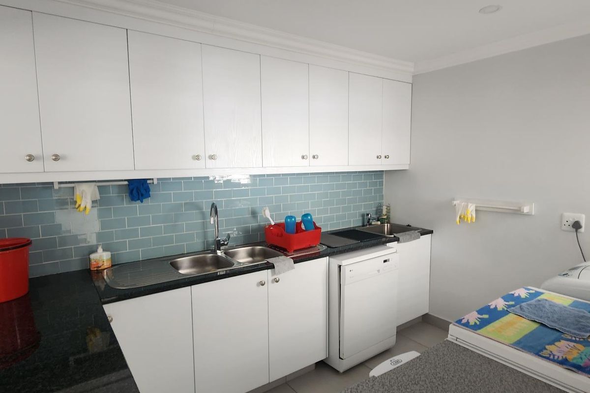 A CHEERFUL CENTRE FOR EVERYDAY FAMILY LIVING - Photo 5