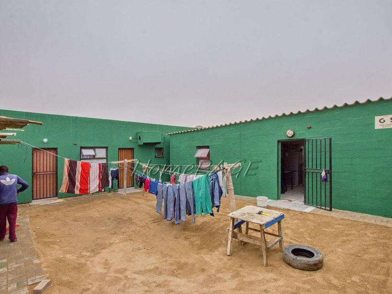 Kuisebmond, Walvis Bay: Home with 2 apartments for sale - Photo 3