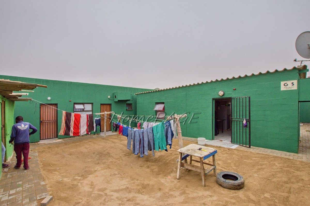 Kuisebmond, Walvis Bay: Home with 2 apartments for sale - Photo 3