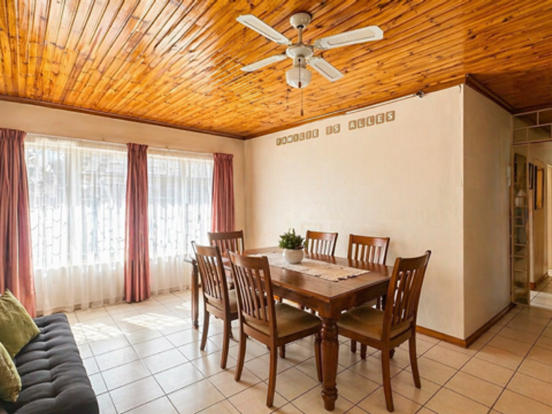 Spacious Family Home with Flatlet - Photo 5