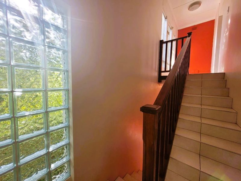 Large Family Home - Photo 6