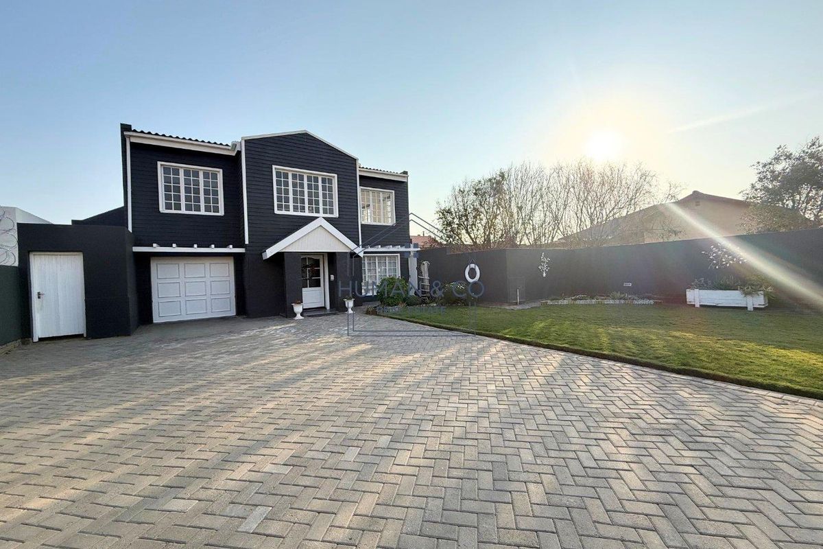 Ideal Starter Home near schools and town center - Photo 2