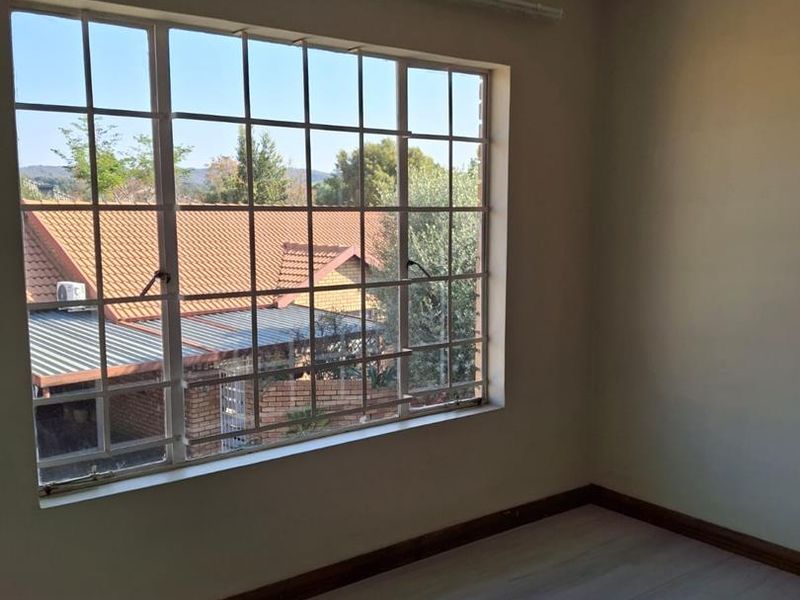 BEAUTIFUL 3 BEDROOM DUPLEX FOR SALE IN EQUESTRIA - Photo 7