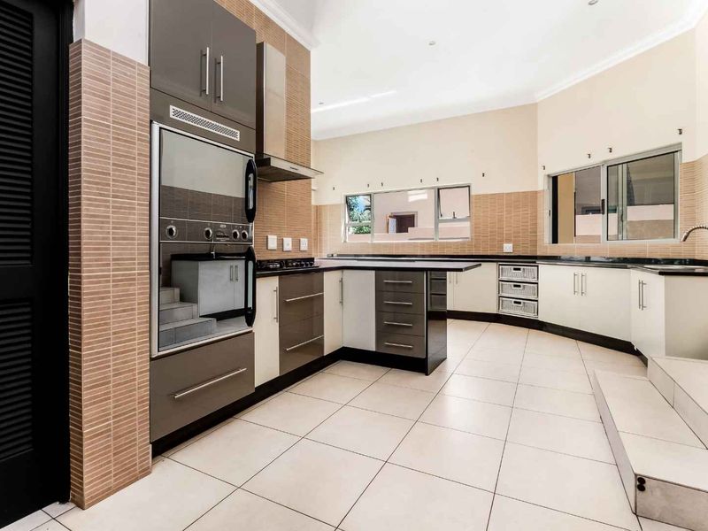 4 Bedroom House for Sale in Dainfern - Photo 3